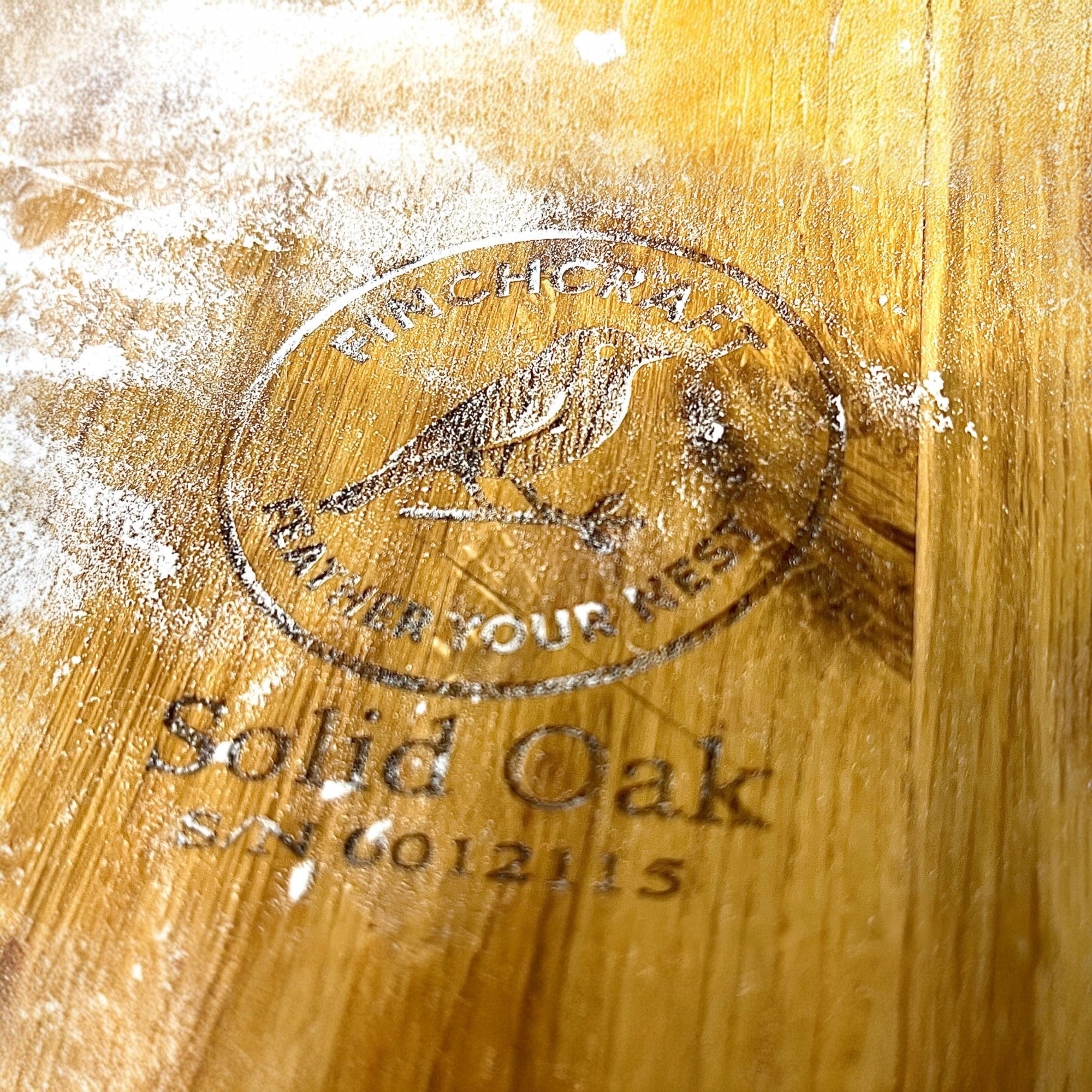 FinchCraft® Solid Oak Chopping Board with Slip-Resistant Feet